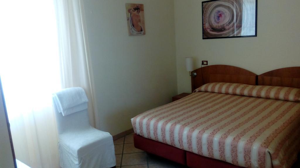 Hotel Astoria Lido シルミオーネ 部屋 写真