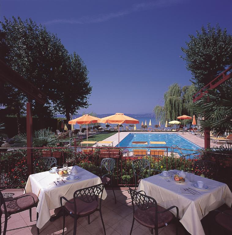 Hotel Astoria Lido シルミオーネ エクステリア 写真
