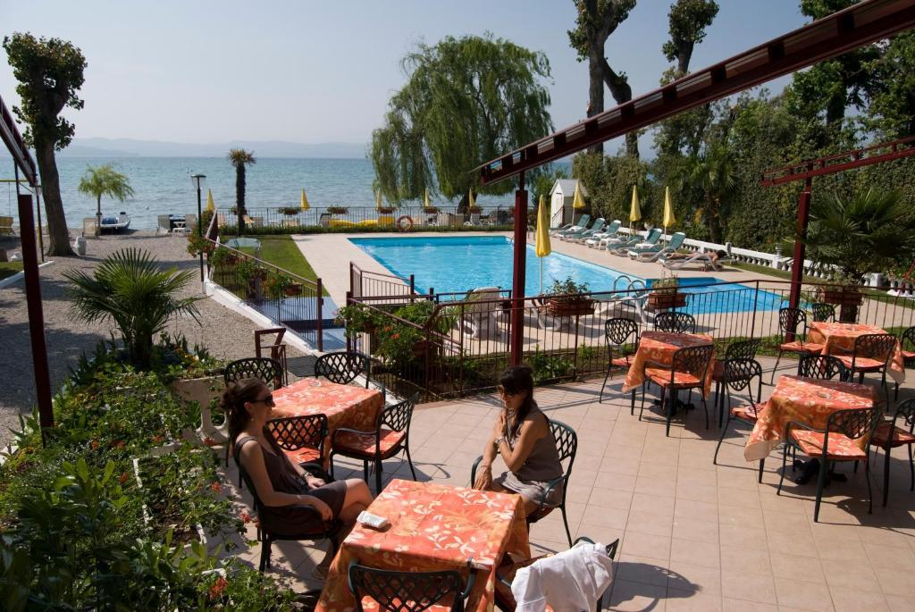 Hotel Astoria Lido シルミオーネ エクステリア 写真