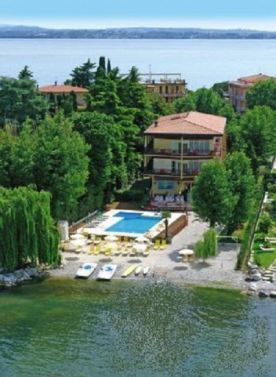 Hotel Astoria Lido シルミオーネ エクステリア 写真